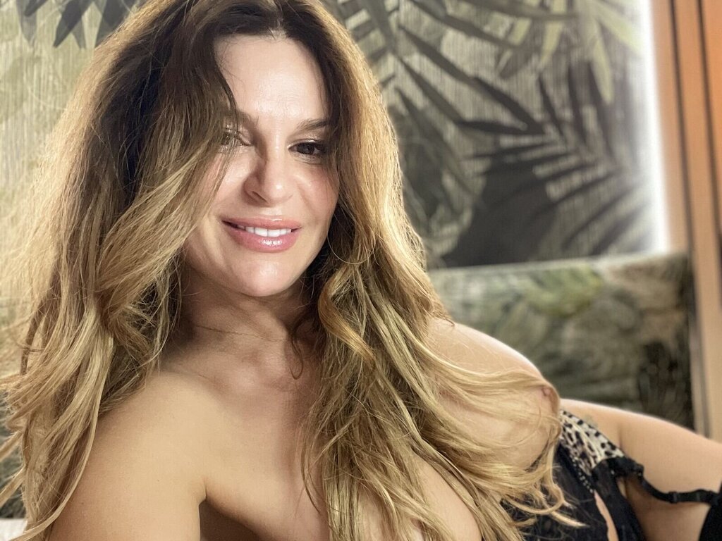 Free Naked ShanyaBenet