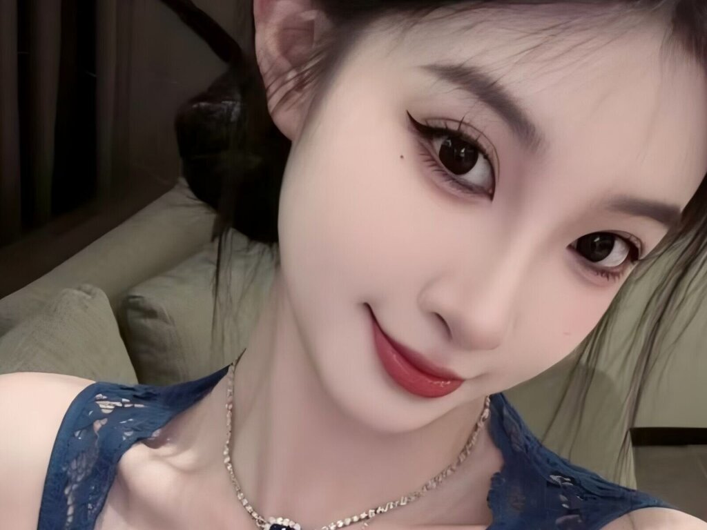 Free Naked ClaraElla